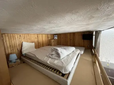 Un ou plusieurs lits dans un hébergement de l'établissement Studio spacieux 40m², pieds des pistes, wifi, équipements bébé, animaux admis, Laveissière - FR-1-787-58