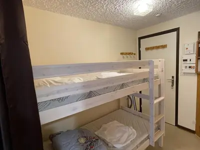 Un ou plusieurs lits dans un hébergement de l'établissement Studio cosy au cœur de la station - 4 pers, proche pistes, commerces et patinoire - FR-1-787-43