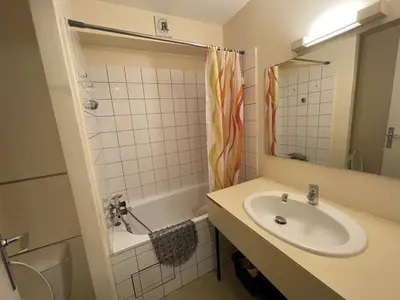Salle de bains dans l'établissement Studio cosy au cœur de la station - 4 pers, proche pistes, commerces et patinoire - FR-1-787-43