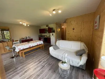 Cuisine ou kitchenette dans l'établissement **Appartement T3 avec Terrasse, Parking et Proche Pistes** - FR-1-787-48