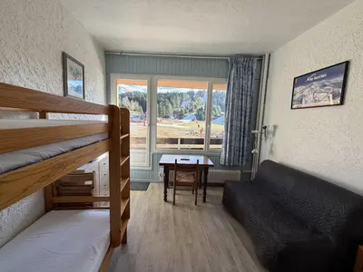 Un ou plusieurs lits dans un hébergement de l'établissement Studio cosy pour 4 pers. avec balcon Sud, centre station, proche pistes et commerces - FR-1-787-65