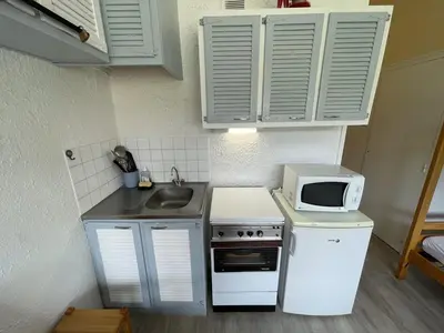 Cuisine ou kitchenette dans l'établissement Studio cosy pour 4 pers. avec balcon Sud, centre station, proche pistes et commerces - FR-1-787-65