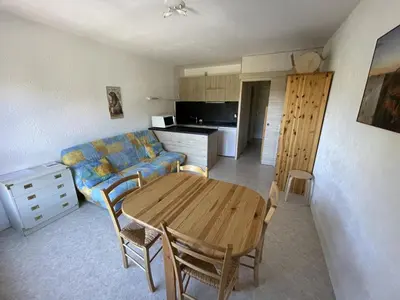 Cuisine ou kitchenette dans l'établissement Studio 4 pers, centre station avec WiFi, accès direct pistes et commerces - FR-1-787-66