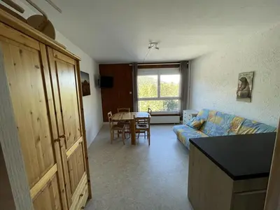 Coin salon dans l'établissement Studio 4 pers, centre station avec WiFi, accès direct pistes et commerces - FR-1-787-66