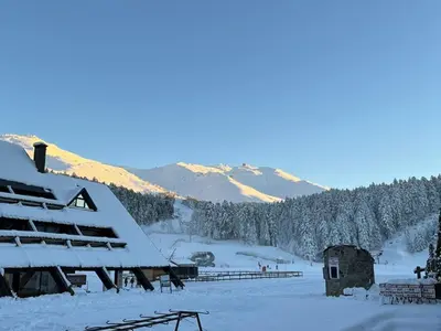 L'établissement Studio 4 pers, centre station avec WiFi, accès direct pistes et commerces - FR-1-787-66 en hiver