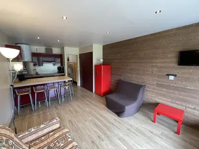 Cuisine ou kitchenette dans l'établissement Studio avec balcon, cuisine équipée et Wi-Fi au Lioran - FR-1-787-70
