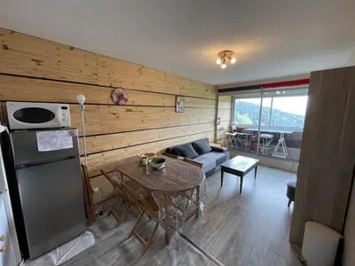 Cuisine ou kitchenette dans l'établissement Appartement T2 cabine avec balcon, accès piste, parking, animaux bienvenus - FR-1-787-69