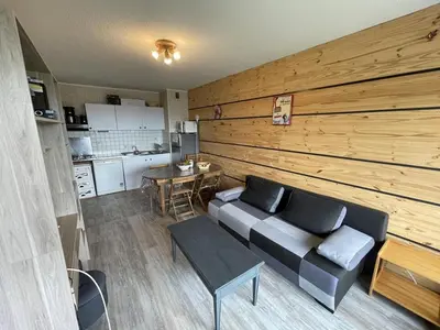 Cuisine ou kitchenette dans l'établissement Appartement T2 cabine avec balcon, accès piste, parking, animaux bienvenus - FR-1-787-69