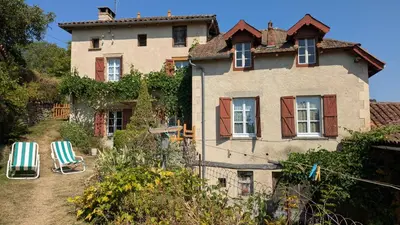 Jardin de l'établissement maison de caractère rénovée