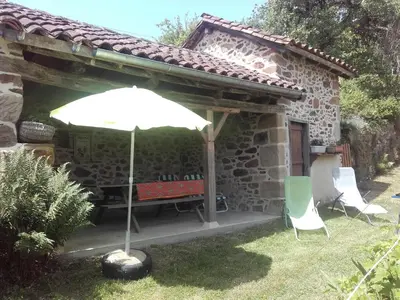 Jardin de l'établissement maison de caractère rénovée