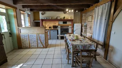 Cuisine ou kitchenette dans l'établissement maison de caractère rénovée