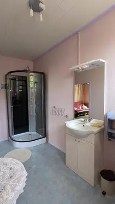 Salle de bains dans l'établissement maison de caractère rénovée