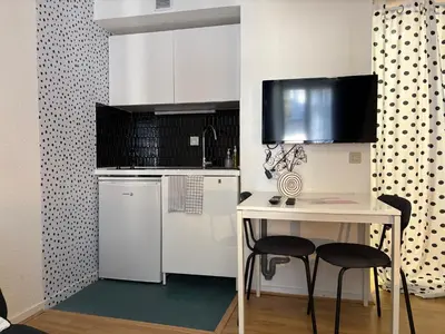 Cuisine ou kitchenette dans l'établissement La Bonbonnière Centre ville - Thermes - Netflix