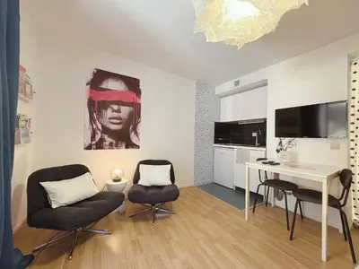 Télévision ou salle de divertissement dans l'établissement La Bonbonnière Centre ville - Thermes - Netflix