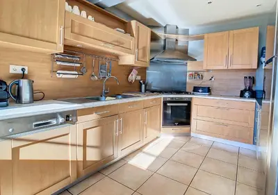 Cuisine ou kitchenette dans l'établissement 20 min Lioran, Maison familiale en Auvergne, Nature et Confort,