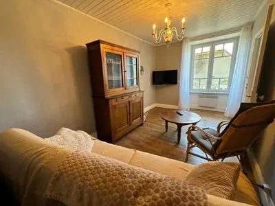 Télévision ou salle de divertissement dans l'établissement Maison Chez Gilberte à Salers