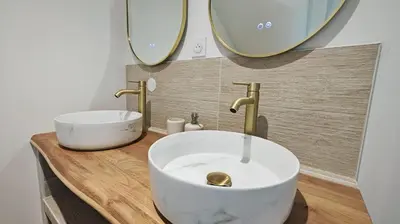 Salle de bains dans l'établissement Le One, cosy et authentique