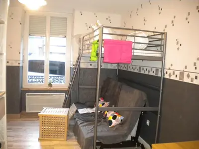 Un ou plusieurs lits dans un hébergement de l'établissement Studio MARMOTTES au RDC a HYPER centre du Mont DORE