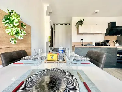 Cuisine ou kitchenette dans l'établissement Le Lemovice, lumineux et calme