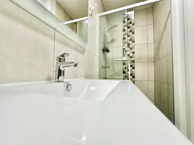 Salle de bains dans l'établissement Le Feuillardier, calme et lumineux