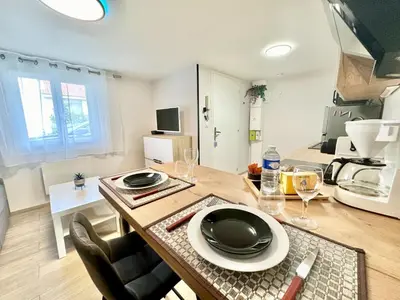 Cuisine ou kitchenette dans l'établissement Le Populaire, cosy et lumineux