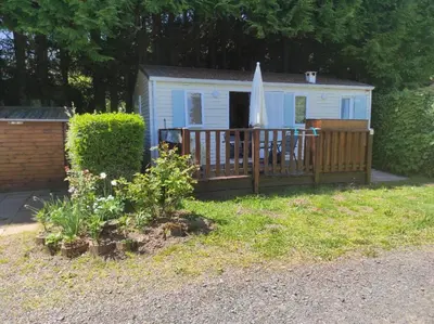 Jardin de l'établissement Mobil home agreable et fonctionnel
