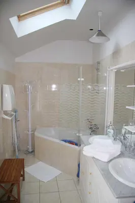 Salle de bains dans l'établissement Maison familiale