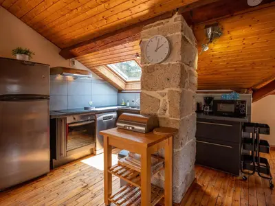 Cuisine ou kitchenette dans l'établissement Appartement duplex le montagne de la villa Chanterive