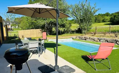 Piscine de l'établissement Les Chalets du Pialou ou située à proximité