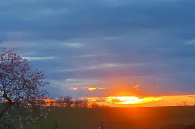 Lever ou coucher de soleil vu de la maison de vacances ou à proximité