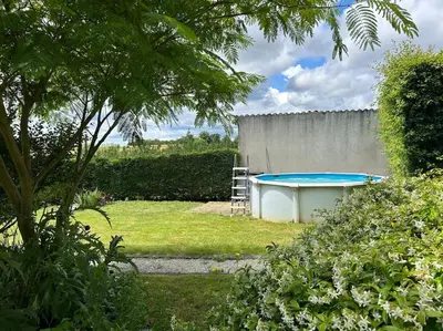 Piscine de l'établissement Un havre de paix au Périgord ou située à proximité