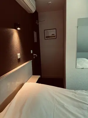 Un ou plusieurs lits dans un hébergement de l'établissement Logis Hotel Eben