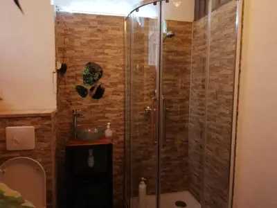 Salle de bains dans l'établissement Hébergements