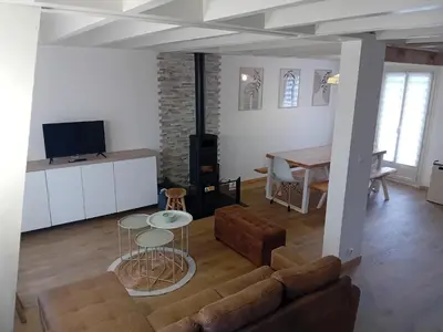 Télévision ou salle de divertissement dans l'établissement Gîte Evasion Corrézienne