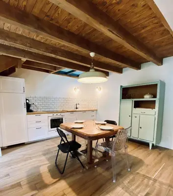 Cuisine ou kitchenette dans l'établissement La haut Maison a la campagne