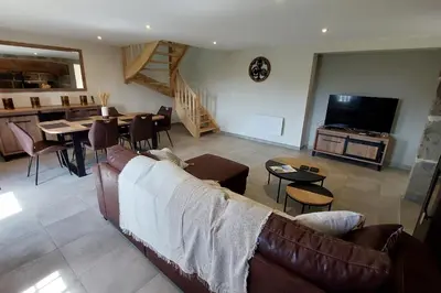 Télévision ou salle de divertissement dans l'établissement Gite pour 6 personnes à 15 min dAurillac Cantal