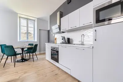 Cuisine ou kitchenette dans l'établissement Maison Saint Surin, Climatisation-Cosy