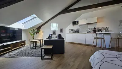 Cuisine ou kitchenette dans l'établissement Maison Saint Surin, Climatisation-Cosy