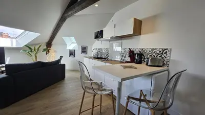 Cuisine ou kitchenette dans l'établissement Maison Saint Surin, Climatisation-Cosy