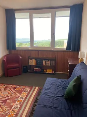 Coin salon dans l'établissement Appartement à la montagne