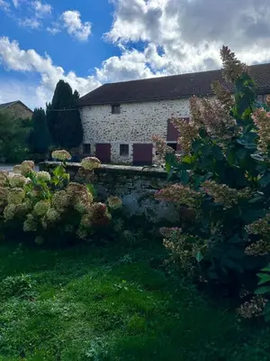 Jardin de l'établissement Les Cerfs de Laplaud