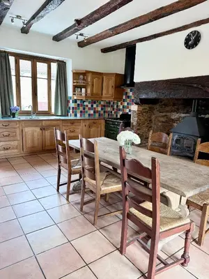 Cuisine ou kitchenette dans l'établissement Les Cerfs de Laplaud