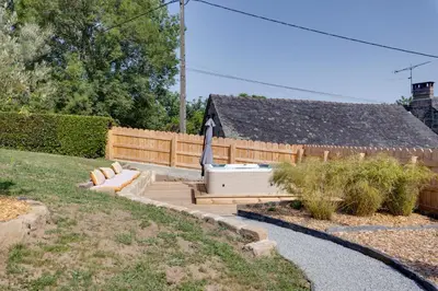 Jardin de l'établissement La Chambrote - Maison cosy avec spa privatif