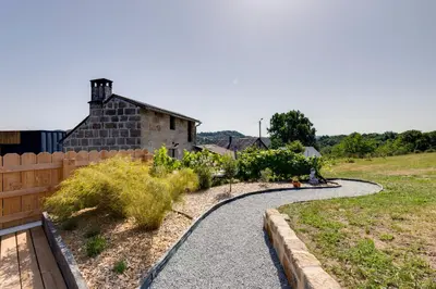 Jardin de l'établissement La Chambrote - Maison cosy avec spa privatif