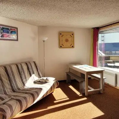 LE LIORAN appartement vue face à la montagne au pied des pistes