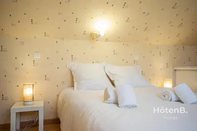 Un ou plusieurs lits dans un hébergement de l'établissement Green Oasis 5-Room Apartment with Large Garden