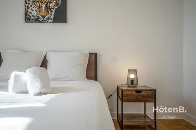 Un ou plusieurs lits dans un hébergement de l'établissement Green Oasis 5-Room Apartment with Large Garden