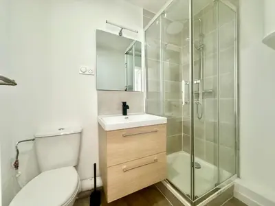 Salle de bains dans l'établissement Le Gamma, cosy et lumineux