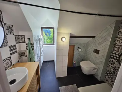 Salle de bains dans l'établissement Charmante Maisonette du Lot rénovée avec balnéo