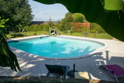 Piscine de l'établissement Gîte Les Dalias ou située à proximité